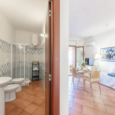 Apartment Comfy 4 Guest With Pool